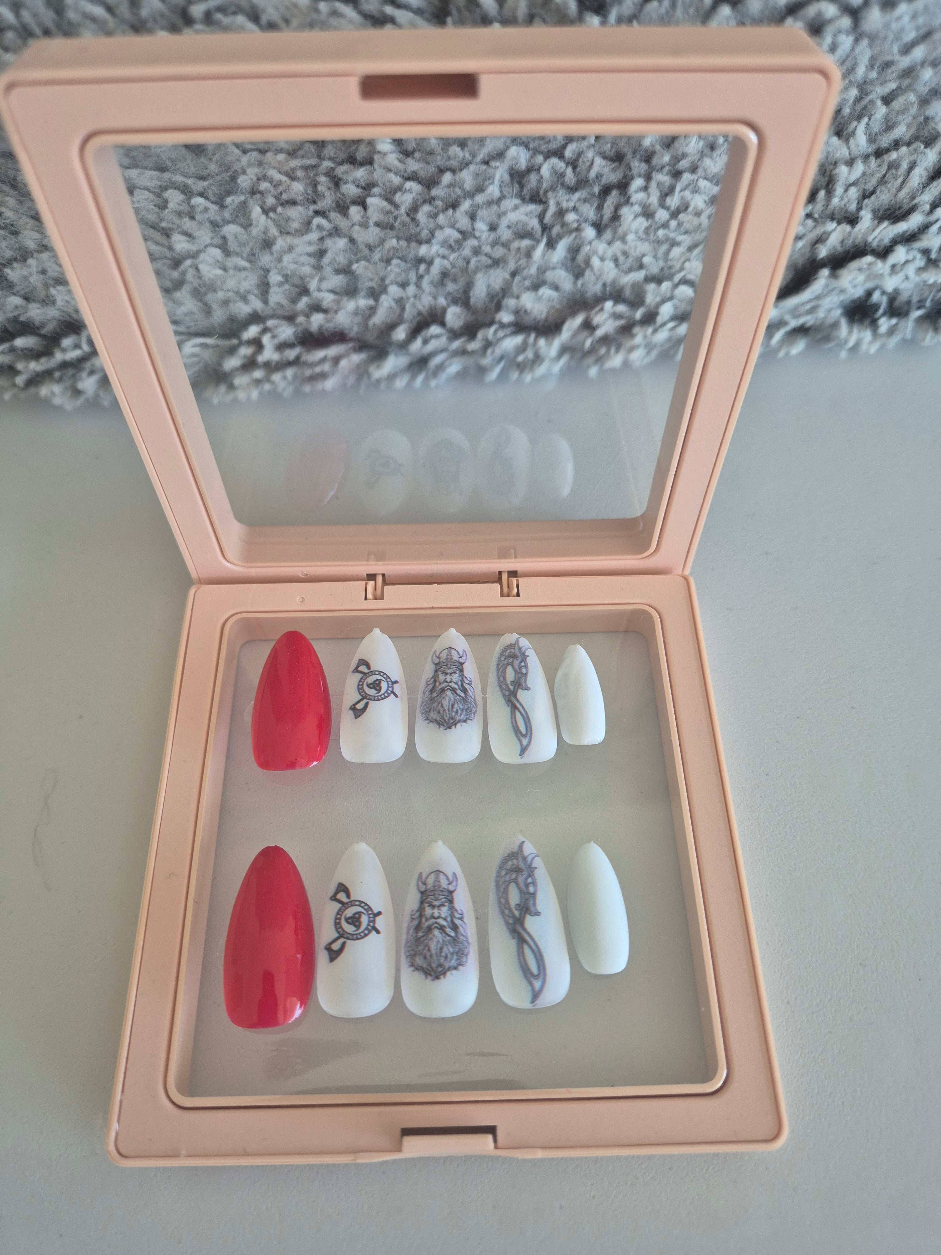 Ongles personnalisé - viking