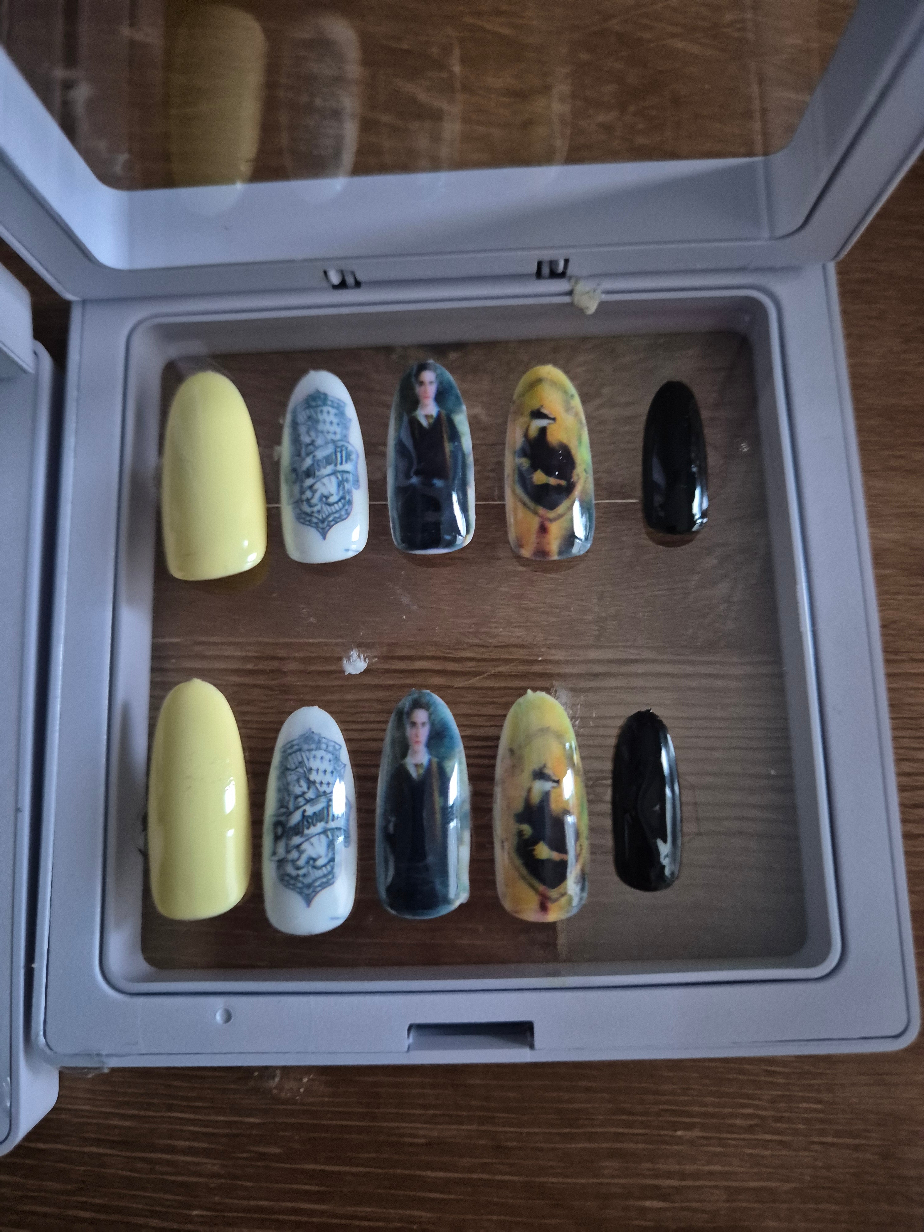 Ongles personnalisé - Poufsouffle